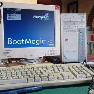 Ordenador Pentium 75 MHz antiguo 
