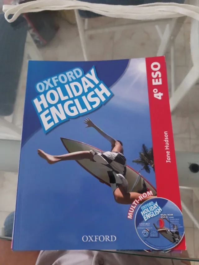 Holiday English 4.º ESO. Student's Pack 3rd Edi...