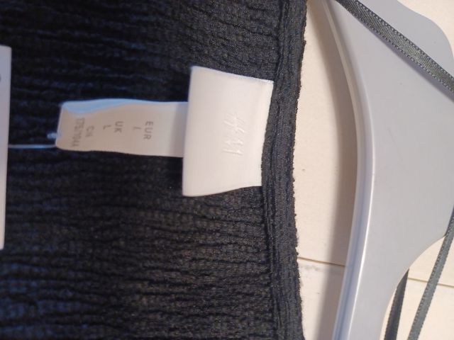 Jersey cruzado negro con hebilla