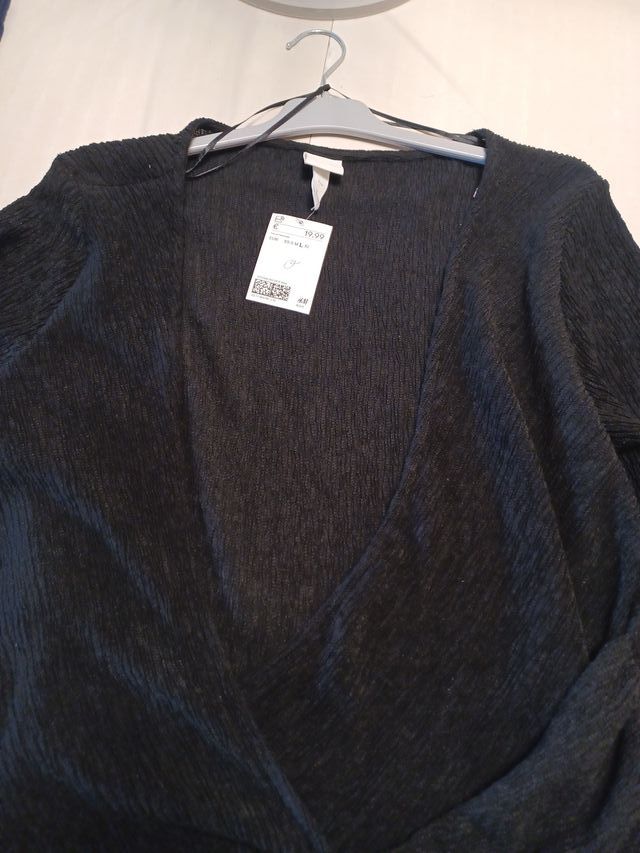 Jersey cruzado negro con hebilla