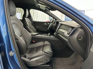 VOLVO XC60 R-DESING B4 2.0 D 197CV AWD AUTO. 8 VEL