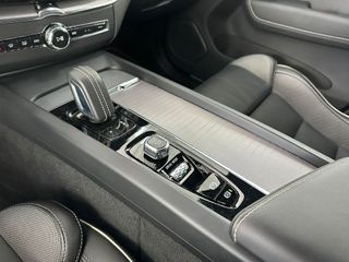 VOLVO XC60 R-DESING B4 2.0 D 197CV AWD AUTO. 8 VEL