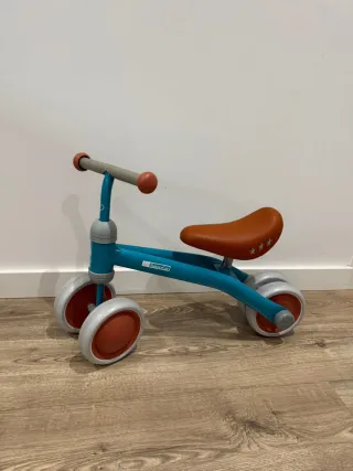 Triciclo infantil azul y naranja