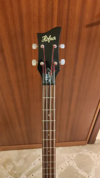 Basso Hofner Ignition mancino + corde D'Addario