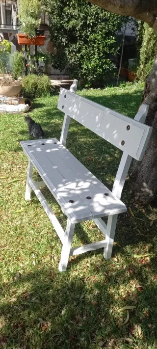 Banco de madera maciza
Antiguo