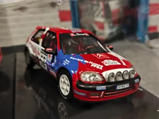 Coche de Rallye Sebastien Loeb Citroen Saxo