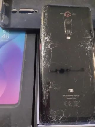 Xiaomi Mi 9T Black pro in carbonio rotto.