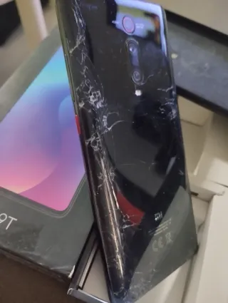 Xiaomi Mi 9T Black pro in carbonio rotto.