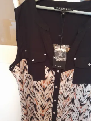 Blusa sin mangas estampada. NUEVA