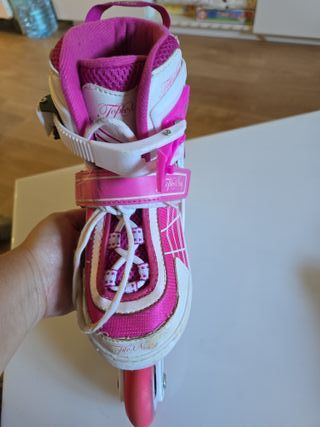 Patines en línea rosas y blancos