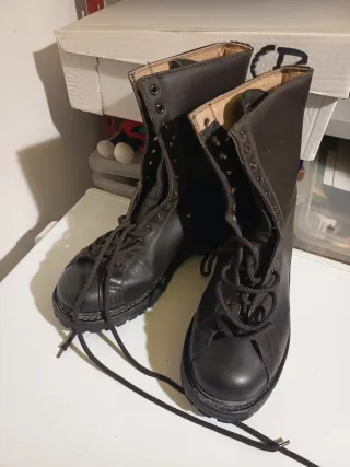 Stivali Vibram marroni