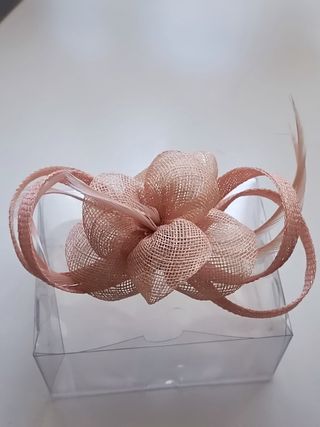 Vestido de encaje para boda o comunión con tocado