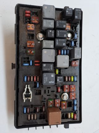 CAJA RELES / FUSIBLES OPEL INSIGNIA BERLINA (3)