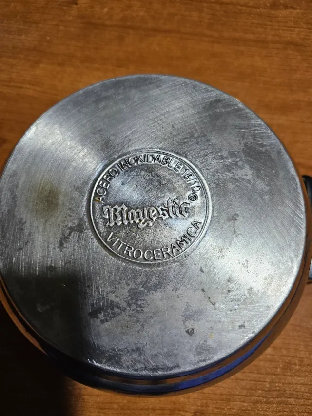 Batería de Cocina Metálica con Tapas de Cristal