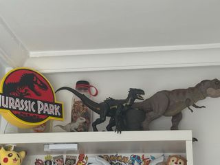 Lámpara Jurassic World y figuras