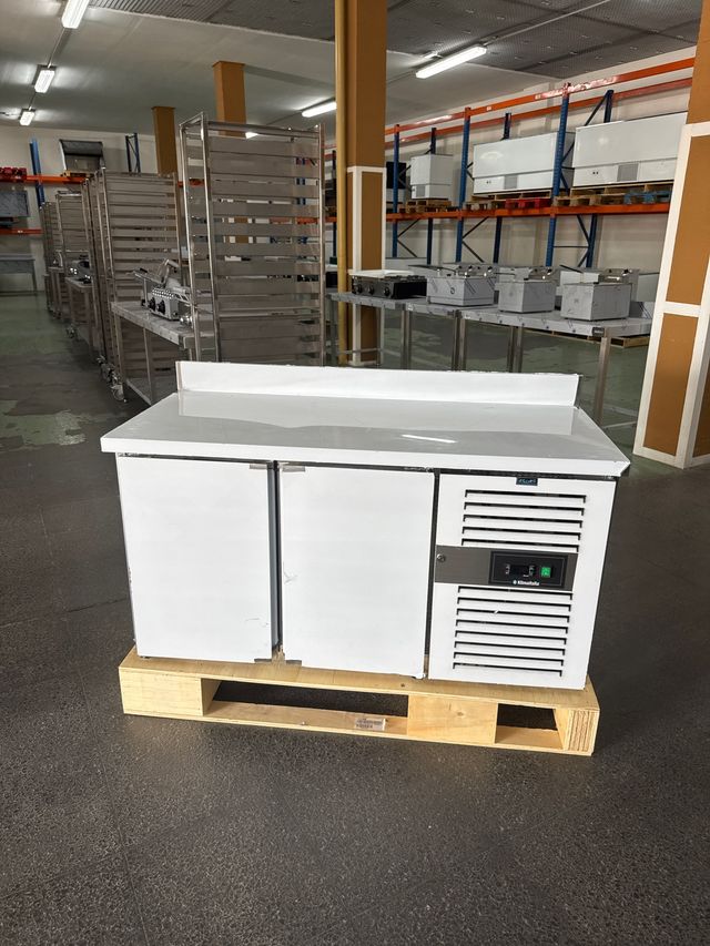Bajomostrador refrigerado