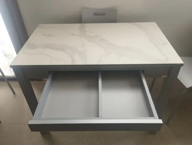 Mesa de cocina moderna mármol y metal