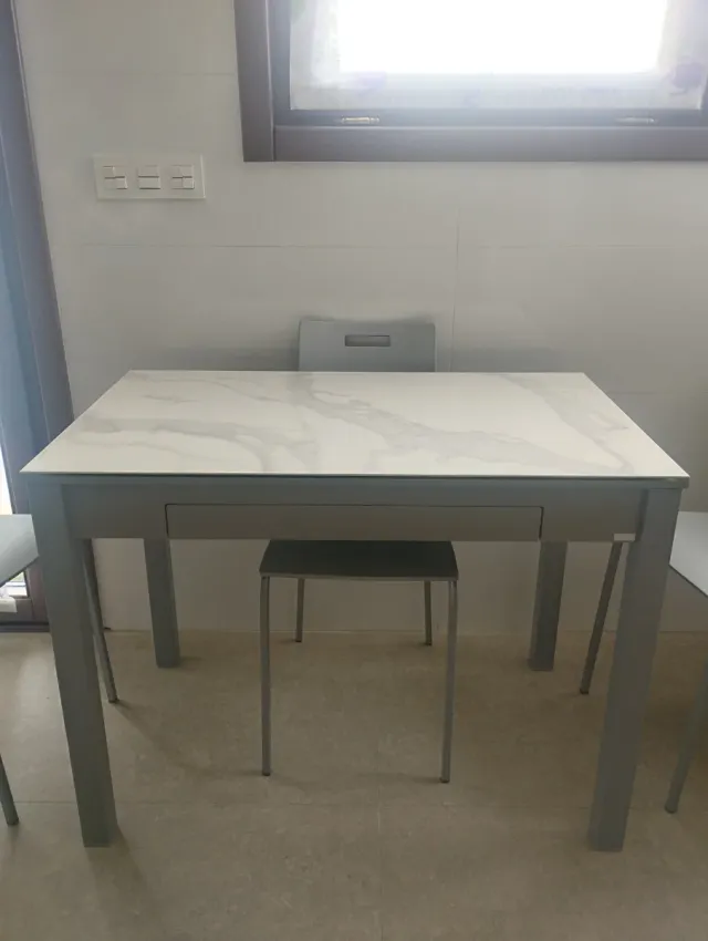 Mesa de cocina moderna mármol y metal