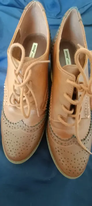 Zapatos Mtng Marrones con cordones 