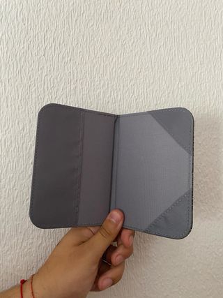 Funda para pasaporte negra y gris