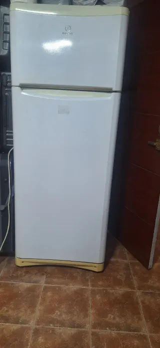 Nevera Indesit Blanca