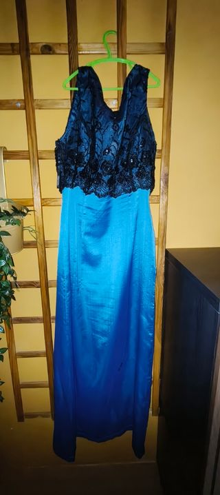 Vestido de fiesta azul y negro