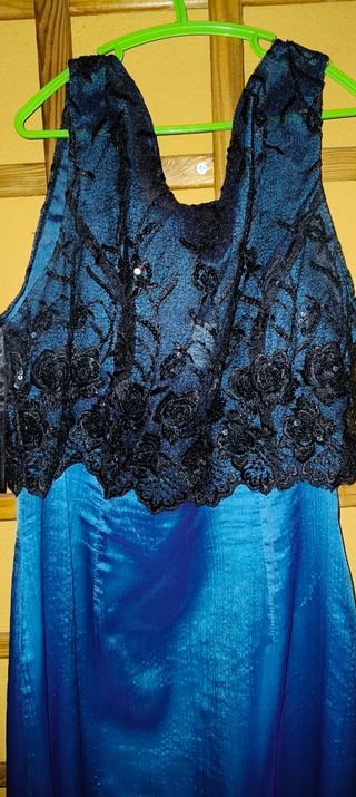 Vestido de fiesta azul y negro