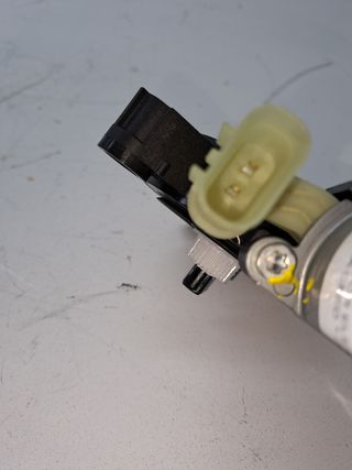 MOTOR ELEVALUNAS TRASERO IZQUIERDO KIA CEED (2)