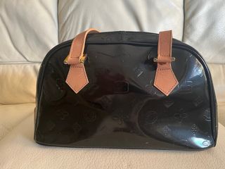 Bolso Negro Charol Estampado