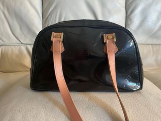 Bolso Negro Charol Estampado