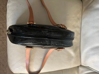Bolso Negro Charol Estampado