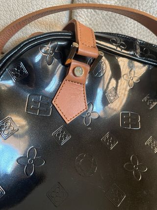 Bolso Negro Charol Estampado