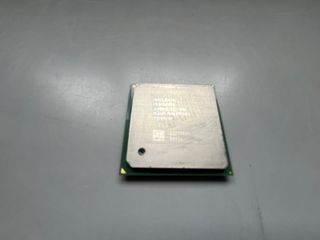 Procesador Intel Pentium 4 (SL6WF) con Disipador