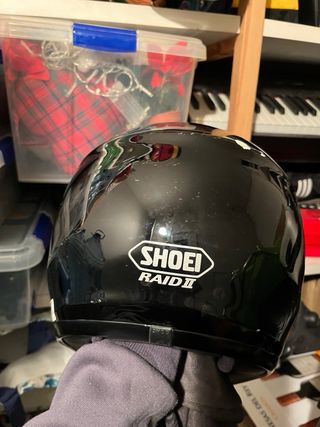 Casco de moto negro SHOEI