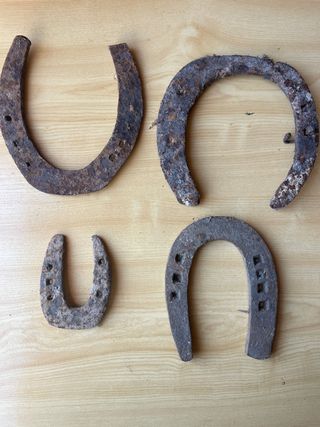 Herraduras antiguas de metal