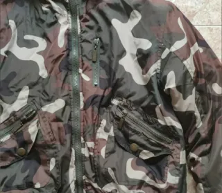 Cazadora camuflaje con capucha Talla S