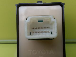 MANDO ELEVALUNAS DELANTERO DERECHO LEXUS IS