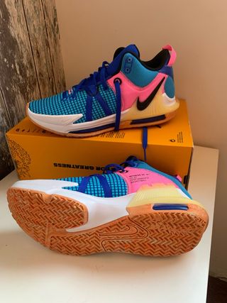 Zapatillas Baloncesto Nike LeBron Rosa y Azul