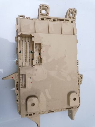 CAJA RELES / FUSIBLES KIA CARENS ( ) (2)