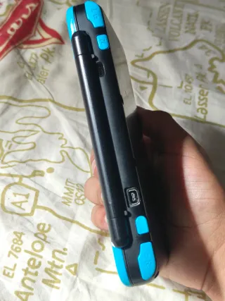 Nuovo Nintendo 2DS XL + accessori