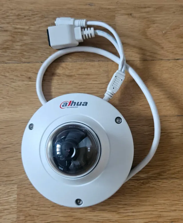 Cámara Dahua DH-IPC-HDB4300C