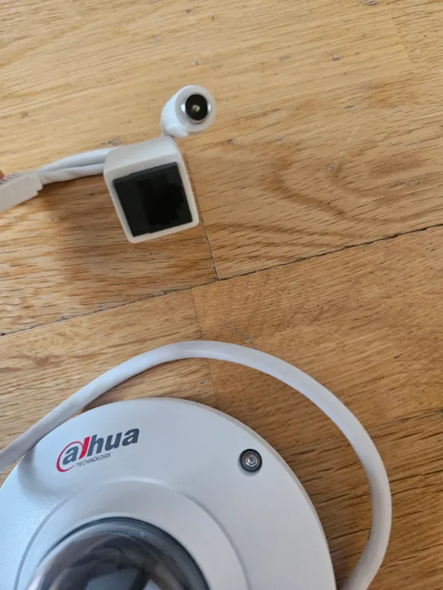 Cámara Dahua DH-IPC-HDB4300C