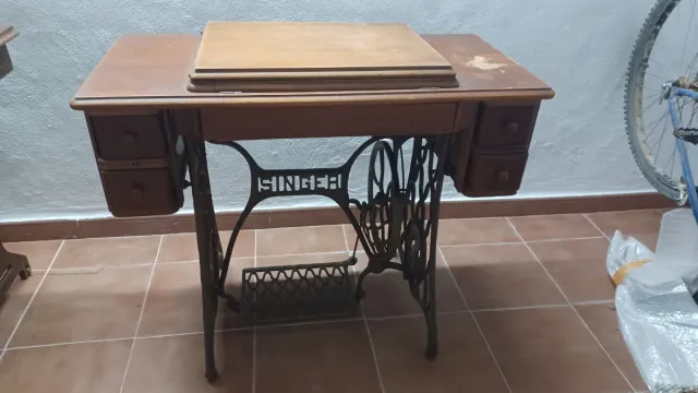 Máquina de coser antigua cabezal plata