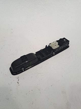 MANDO ELEVALUNAS DELANTERO IZQUIERDO DACIA SANDERO III