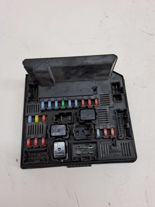 CAJA RELES / FUSIBLES NISSAN QASHQAI (J10)