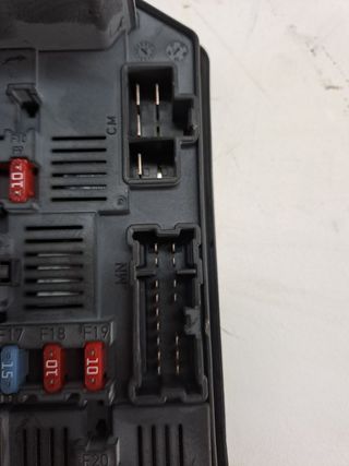 CAJA RELES / FUSIBLES NISSAN QASHQAI (J10)