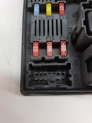 CAJA RELES / FUSIBLES NISSAN QASHQAI (J10)