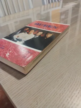 Queen: Una biografía ilustrada.
