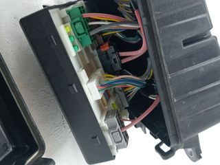 CAJA RELES / FUSIBLES RENAULT ZOE (2)