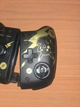 HORI Split Pad Pro Pokémon Edición